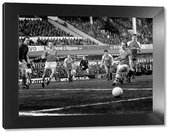 Luton Town 0 v. Liverpool 0. February 1984 MF14-09-023
