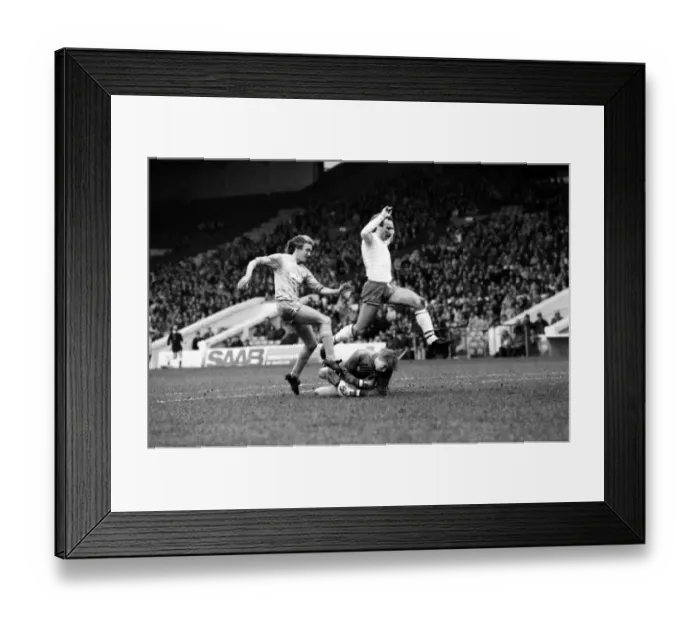 Framed Print : English League Division Two match at Maine Road. Manchester City 2 v Portsmouth 1 Framed Print : English League Division Two match at Maine Road. Manchester City 2 v Portsmouth 1