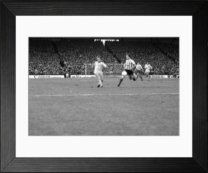 Framed Print : English League Division match at Roker Park. Sunderland 0 v Liverpool 0. February 1984 Framed Print : English League Division match at Roker Park. Sunderland 0 v Liverpool 0. February 1984