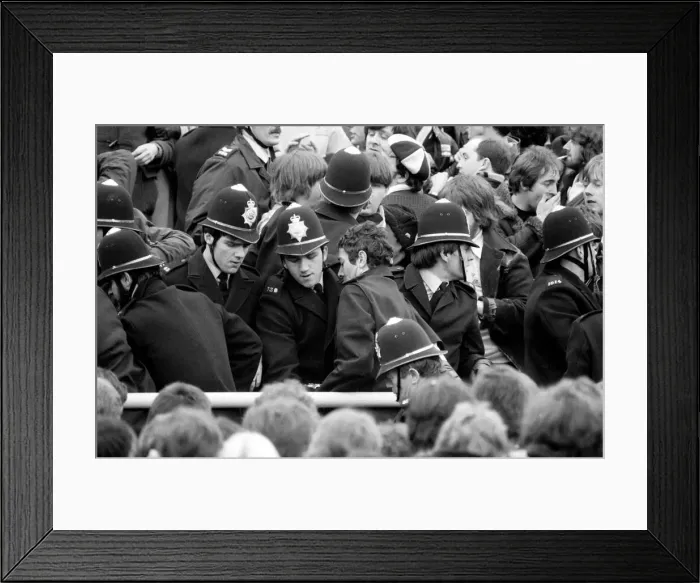 Framed Print : English FA Cup match at Vicarage Road. Watford 1 v Arsenal 2 Framed Print : English FA Cup match at Vicarage Road. Watford 1 v Arsenal 2