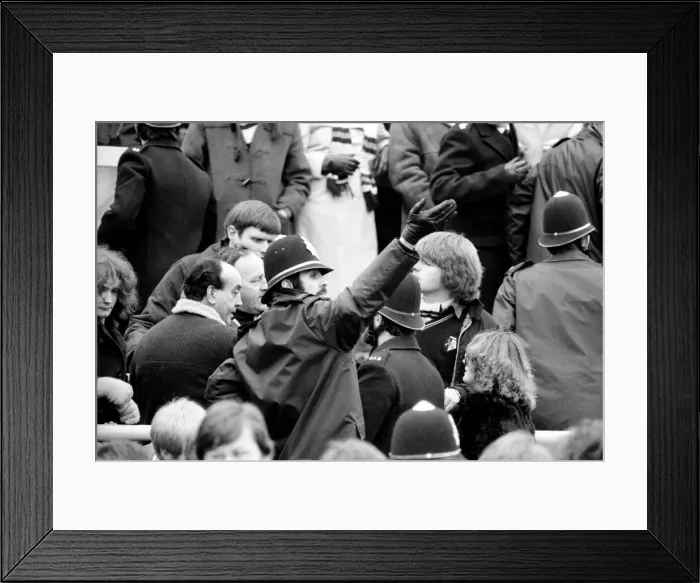 Framed Print : English FA Cup match at Vicarage Road. Watford 1 v Arsenal 2 Framed Print : English FA Cup match at Vicarage Road. Watford 1 v Arsenal 2