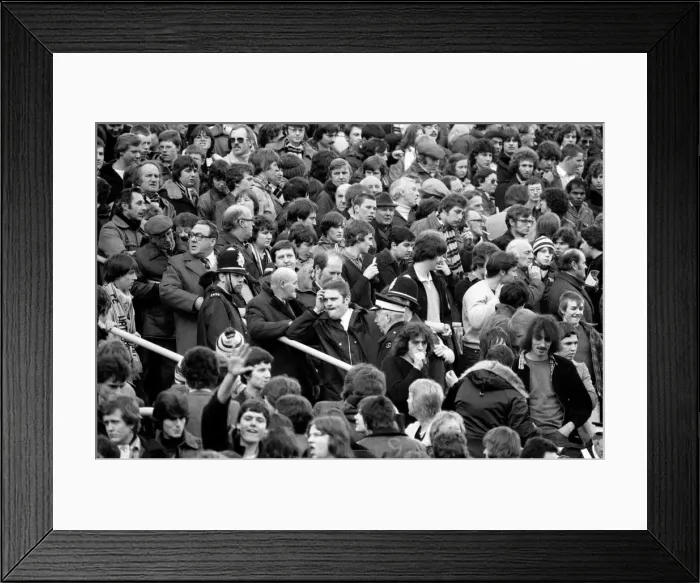 Framed Print : English FA Cup match at Vicarage Road. Watford 1 v Arsenal 2 Framed Print : English FA Cup match at Vicarage Road. Watford 1 v Arsenal 2
