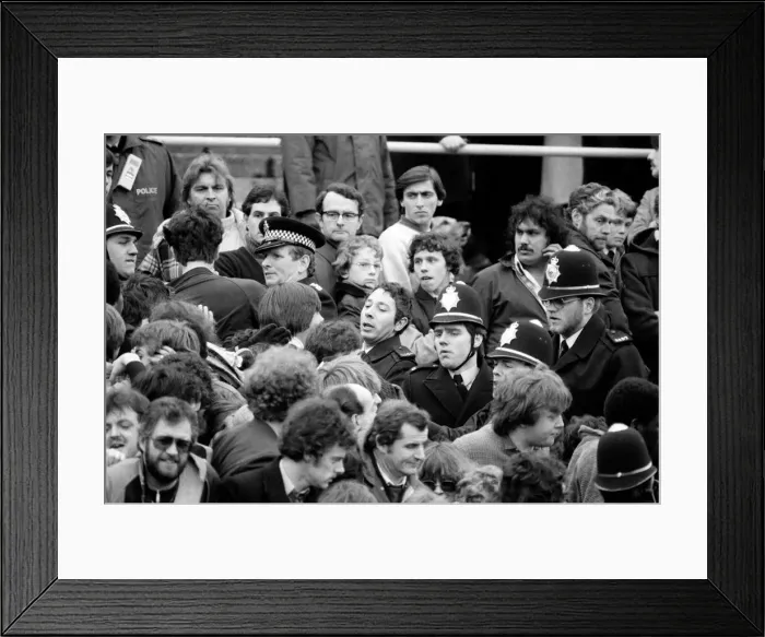 Framed Print : English FA Cup match at Vicarage Road. Watford 1 v Arsenal 2 Framed Print : English FA Cup match at Vicarage Road. Watford 1 v Arsenal 2