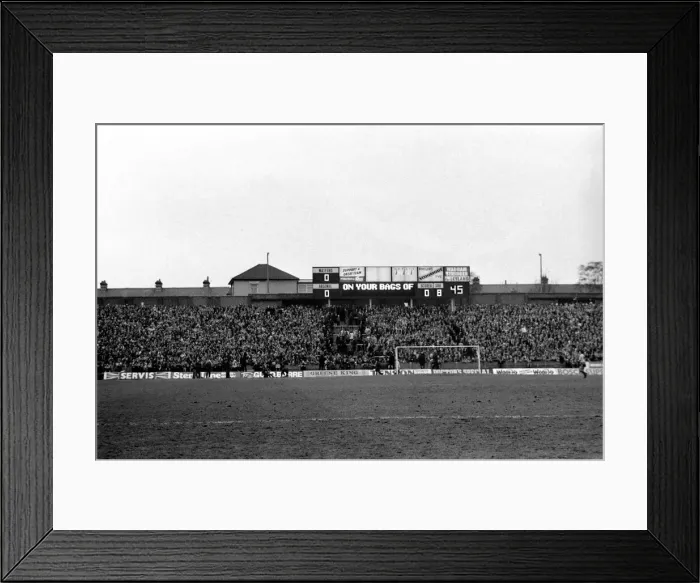 Framed Print : English FA Cup match at Vicarage Road. Watford 1 v Arsenal 2. March 1980 LF02-03-089 Framed Print : English FA Cup match at Vicarage Road. Watford 1 v Arsenal 2. March 1980 LF02-03-089