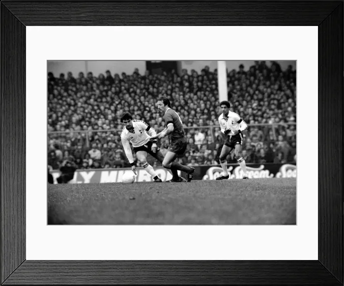 Framed Print : English FA Cup match at White Hart Lane. Tottenham Hotspur 0 v Liverpool 1