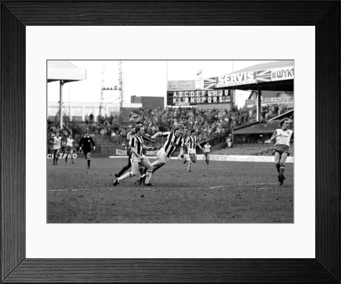 Framed Print : English League Division One match at The Hawthorns. West Bromwich Albion 3 v Stoke City 0