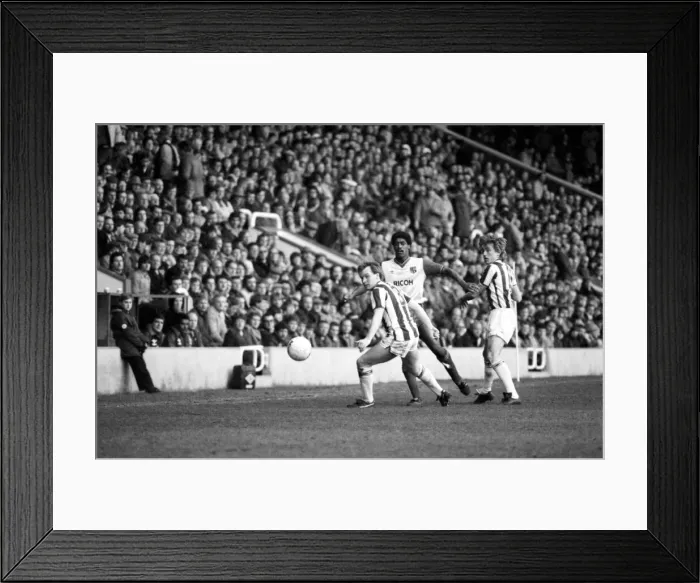Framed Print : English League Division One match at The Hawthorns. West Bromwich Albion 3 v Stoke City 0
