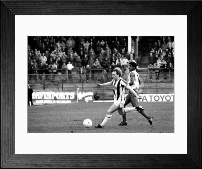 Framed Print : English League Division One match at The Hawthorns. West Bromwich Albion 3 v Stoke City 0 Framed Print : English League Division One match at The Hawthorns. West Bromwich Albion 3 v Stoke City 0
