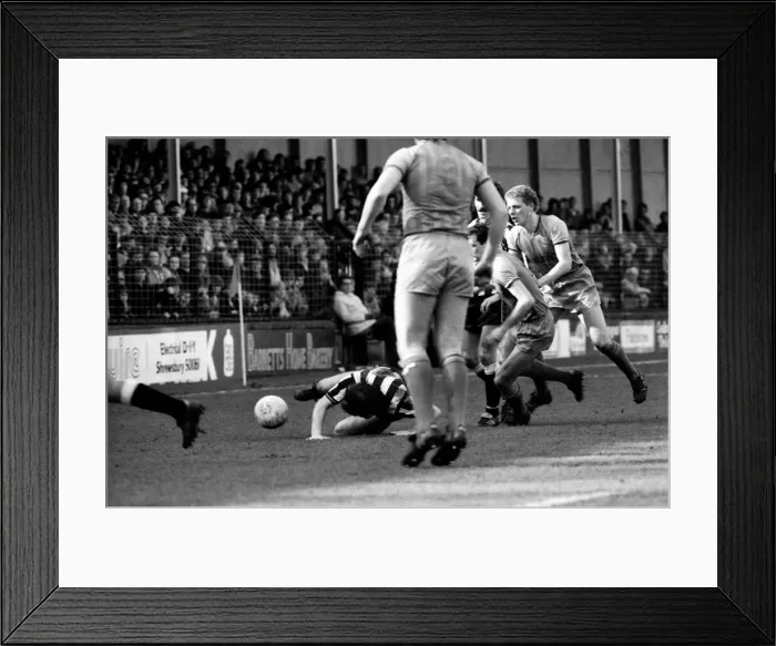Framed Print : Shrewsbury 2 v. Newcastle 2. March 1984 MF14-26-032