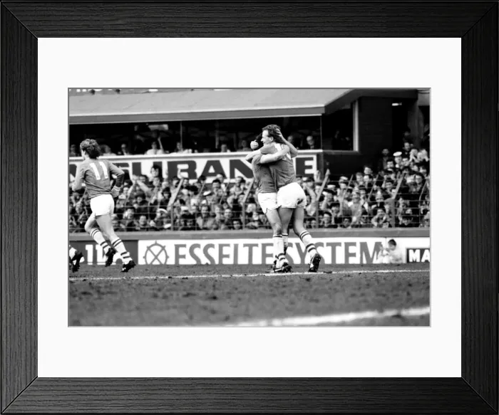 Framed Print : English League Division One match at Goodison Park. Everton 1 v Southampton 0 Framed Print : English League Division One match at Goodison Park. Everton 1 v Southampton 0