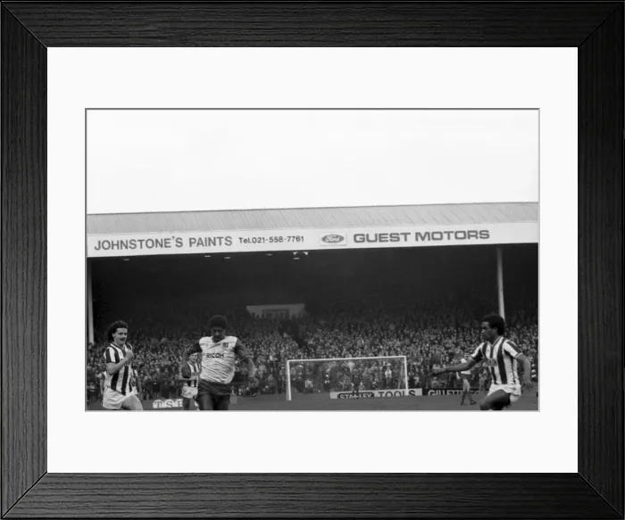 Framed Print : English League Division One match at The Hawthorns. West Bromwich Albion 3 v Stoke City 0 Framed Print : English League Division One match at The Hawthorns. West Bromwich Albion 3 v Stoke City 0