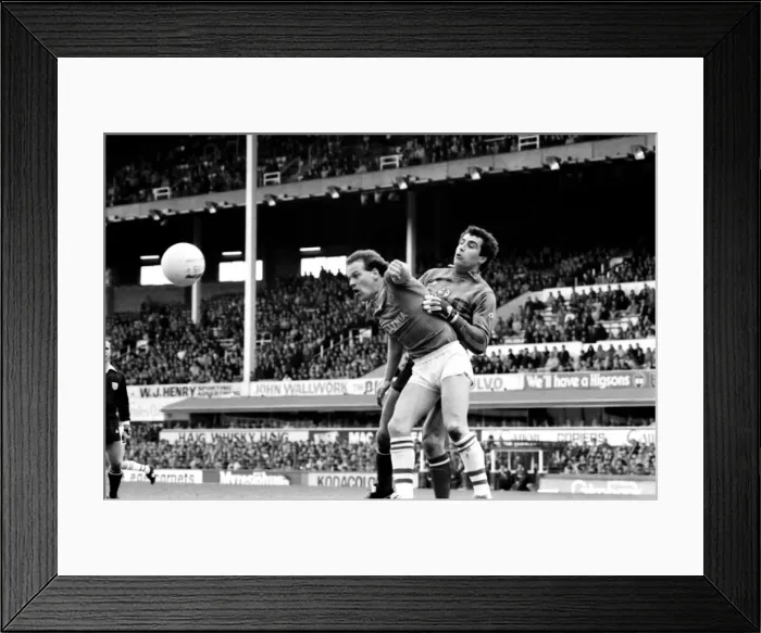 Framed Print : English League Division One match at Goodison Park. Everton 1 v Southampton 0 Framed Print : English League Division One match at Goodison Park. Everton 1 v Southampton 0