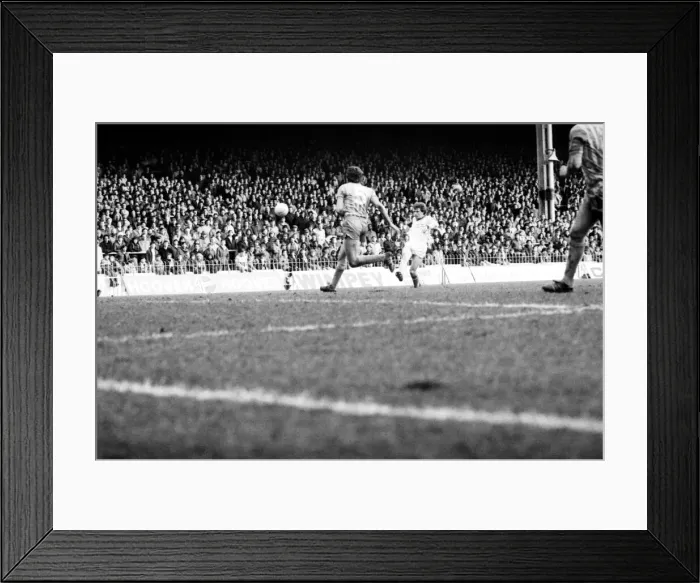 Framed Print : English League Division Two match at Maine Road. Manchester City 2 v Cardiff City 1