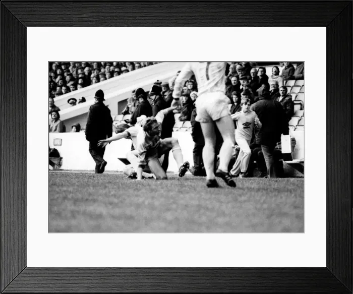 Framed Print : English League Division Two match at Maine Road. Manchester City 2 v Cardiff City 1