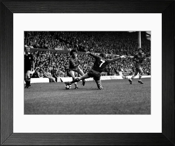 Framed Print : Liverpool v. Chelsea. May 1985 MF21-04-074 The final score was a four three Framed Print : Liverpool v. Chelsea. May 1985 MF21-04-074 The final score was a four three