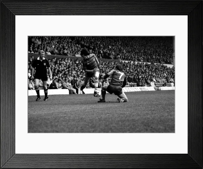 Framed Print : Liverpool v. Chelsea. May 1985 MF21-04-075 The final score was a four three Framed Print : Liverpool v. Chelsea. May 1985 MF21-04-075 The final score was a four three