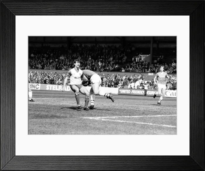 Framed Print : Stoke v. Everton. April 1985 MF21-51a-075 The final score was a two nil victory to