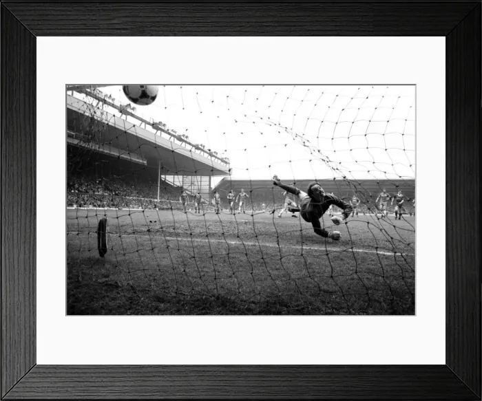 Framed Print : Liverpool v. Chelsea. May 1985 MF21-04-042 The final score was a four three Framed Print : Liverpool v. Chelsea. May 1985 MF21-04-042 The final score was a four three