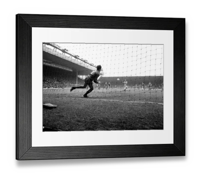 Framed Print : Liverpool v. Chelsea. May 1985 MF21-04-044 The final score was a four three Framed Print : Liverpool v. Chelsea. May 1985 MF21-04-044 The final score was a four three
