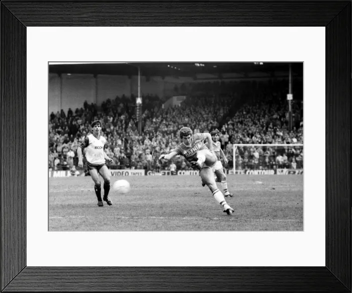 Framed Print : Stoke v. Everton. April 1985 MF21-51a-004 The final score was a two nil victory to Framed Print : Stoke v. Everton. April 1985 MF21-51a-004 The final score was a two nil victory to