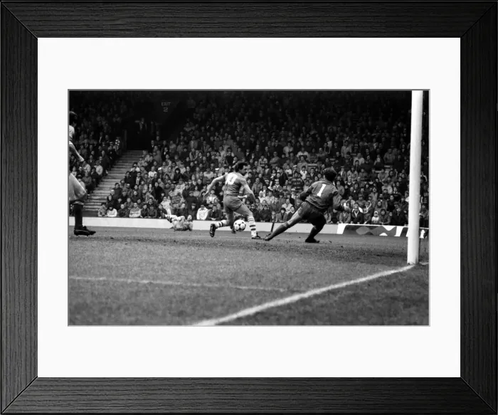 Framed Print : Liverpool v. Chelsea. May 1985 MF21-04-041 The final score was a four three