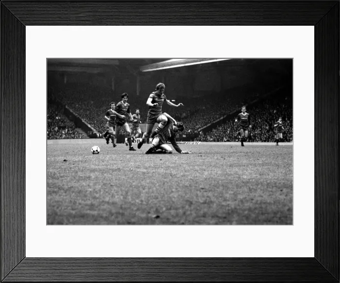 Framed Print : Liverpool v. Chelsea. May 1985 MF21-04-063 The final score was a four three Framed Print : Liverpool v. Chelsea. May 1985 MF21-04-063 The final score was a four three
