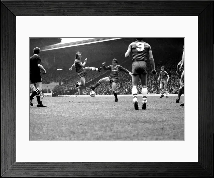 Framed Print : Liverpool v. Chelsea. May 1985 MF21-04-081 The final score was a four three