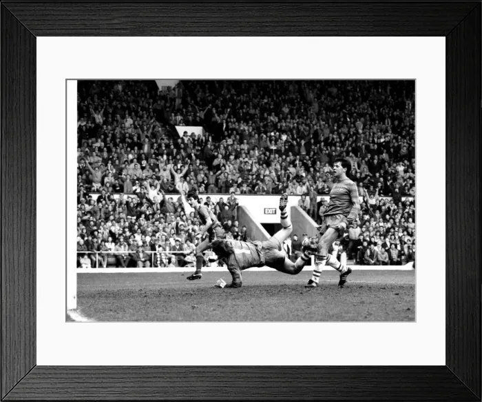 Framed Print : Liverpool v. Chelsea. May 1985 MF21-04-056 The final score was a four three Framed Print : Liverpool v. Chelsea. May 1985 MF21-04-056 The final score was a four three