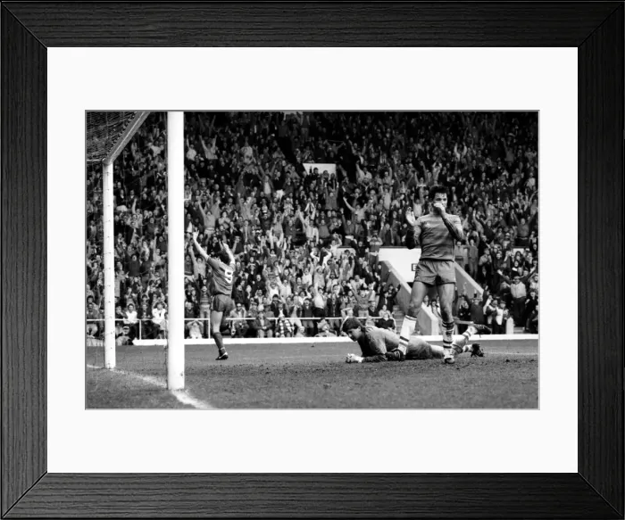 Framed Print : Liverpool v. Chelsea. May 1985 MF21-04-055 The final score was a four three Framed Print : Liverpool v. Chelsea. May 1985 MF21-04-055 The final score was a four three