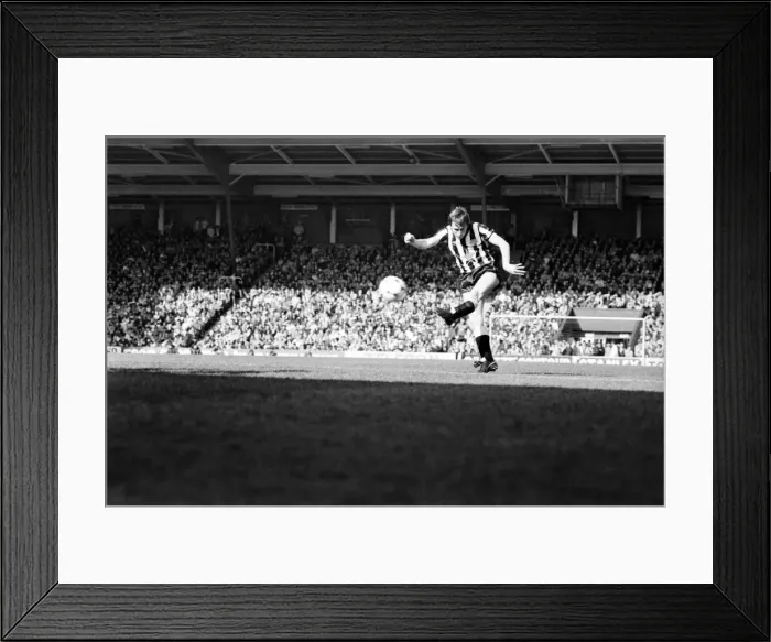Framed Print : Liverpool v. Newcastle. April 1985 MF21-02-052 The final score was a Three one Framed Print : Liverpool v. Newcastle. April 1985 MF21-02-052 The final score was a Three one