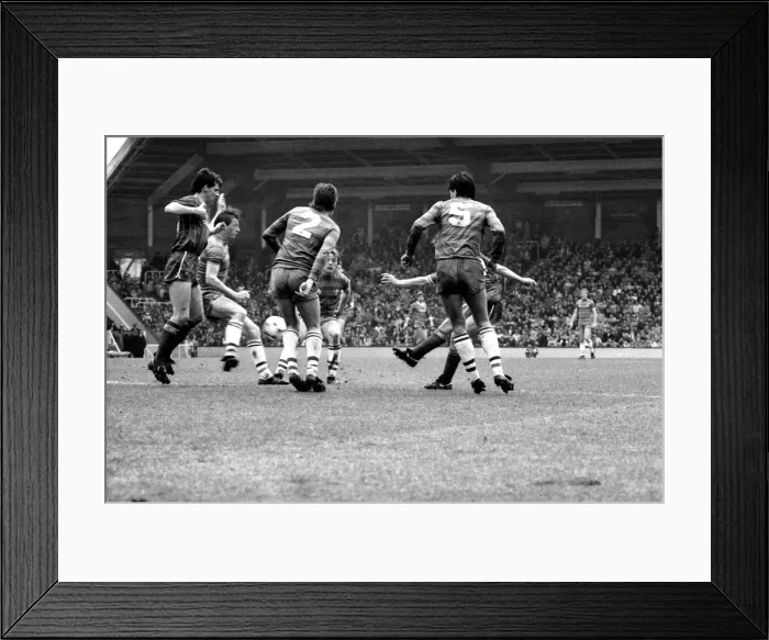 Framed Print : Liverpool v. Chelsea. May 1985 MF21-04-010 The final score was a four three Framed Print : Liverpool v. Chelsea. May 1985 MF21-04-010 The final score was a four three