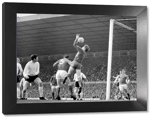 Sunderlands Jim Montgomery leaps high to hold this ball during a Manchester United raid