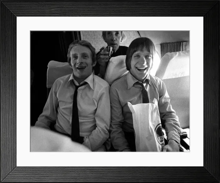 Framed Print : Manchester United players Denis Law and John Fitzpatrick returning from Milan April