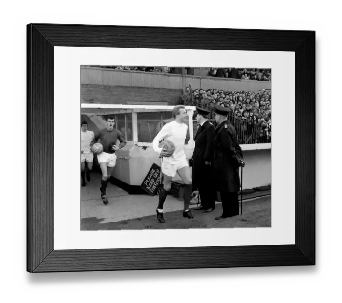 Framed Print : Manchester United footballer Denis Law walks out onto the pitch before their match with Framed Print : Manchester United footballer Denis Law walks out onto the pitch before their match with