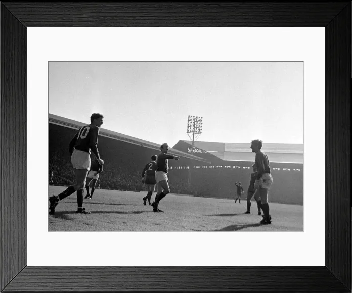 Framed Print : Manchester United defender Nobby Stiles giving instructions during their match against Framed Print : Manchester United defender Nobby Stiles giving instructions during their match against