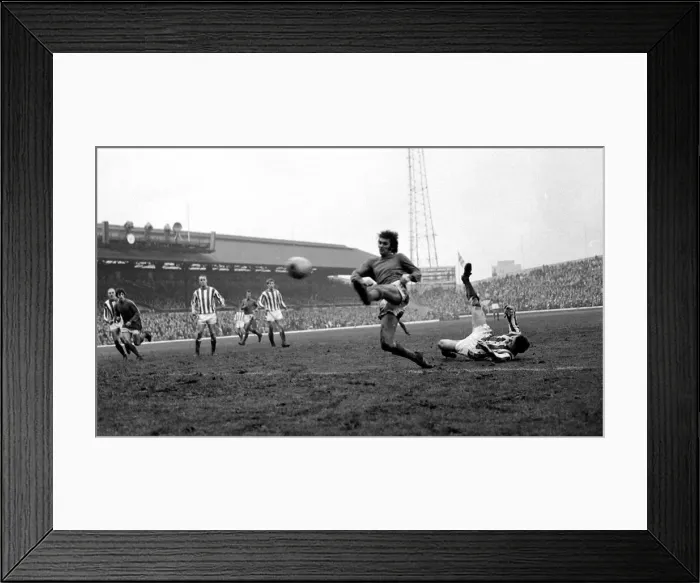 Framed Print : Sunderland full back Harvey hits the mud trying to stop Manchester United star George Framed Print : Sunderland full back Harvey hits the mud trying to stop Manchester United star George
