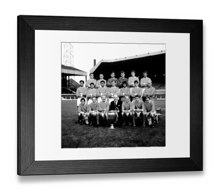 Framed Print : Manchester United football team pose for a group photo with European Cup at Old Trafford Framed Print : Manchester United football team pose for a group photo with European Cup at Old Trafford