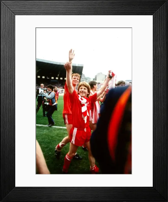 Framed Print : Gordon Strachan celebrating after Aberdeen win Scottish cup May 1984