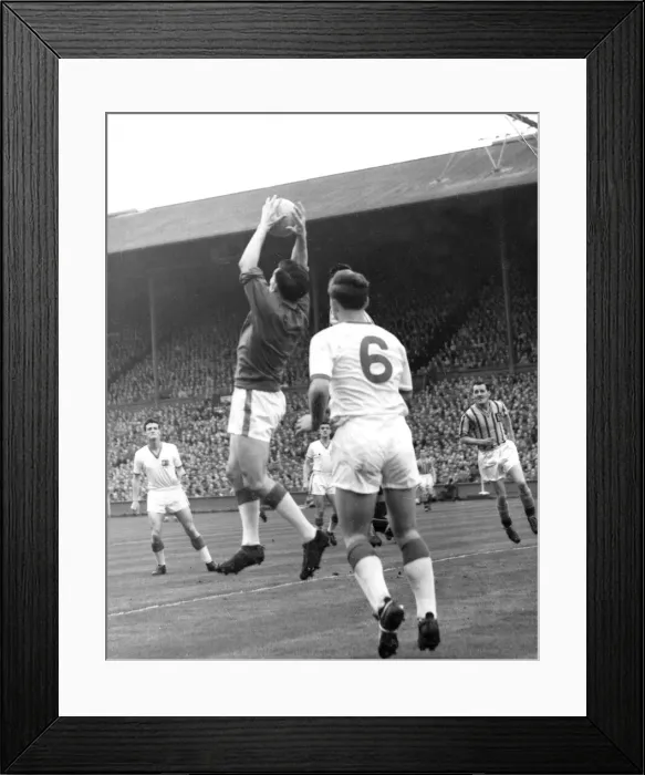 Framed Print : FA Cup Final at Wembley Stadium 4th May 1957 Manchester United v Aston Villa Framed Print : FA Cup Final at Wembley Stadium 4th May 1957 Manchester United v Aston Villa