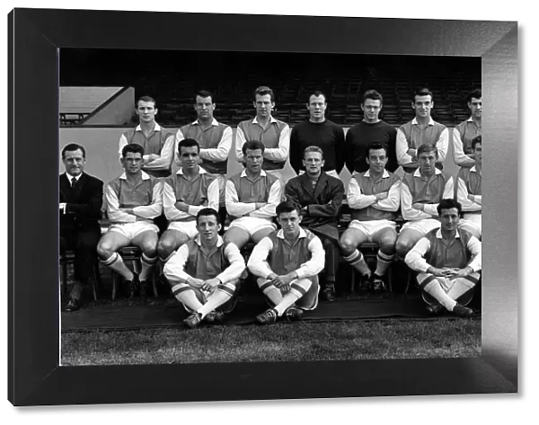 Sport - Football - Arsenal - 1961-62 Team -Top Row - L to R - Magill, Mel Charles