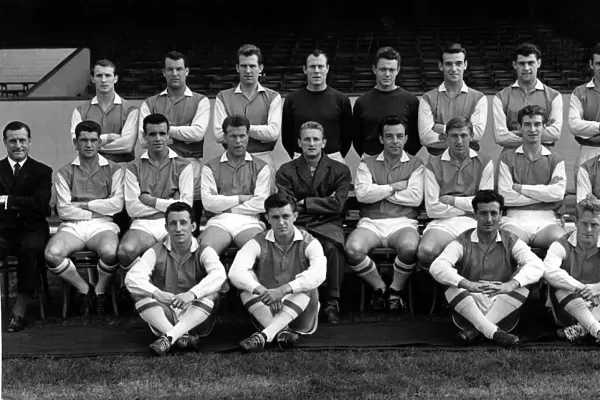Sport - Football - Arsenal - 1961-62 Team -Top Row - L to R - Magill, Mel Charles