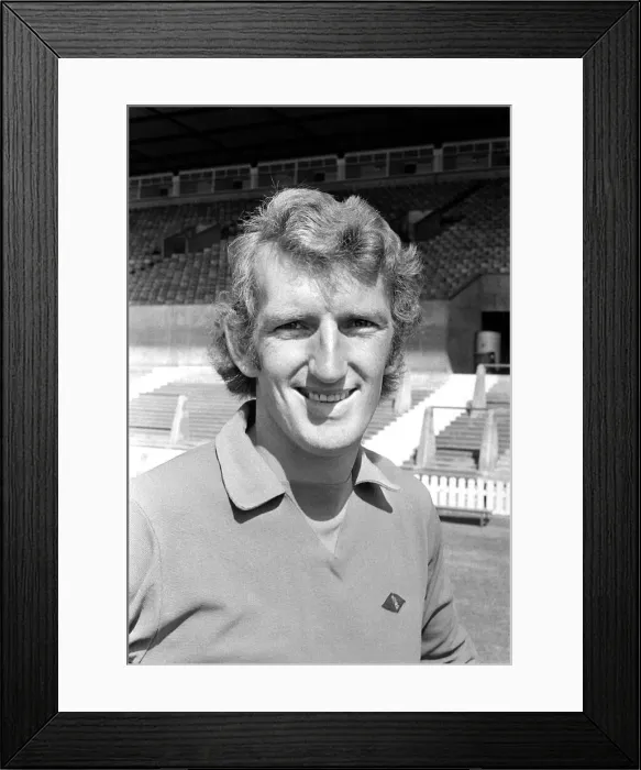 Framed Print : Manchester United player Alex Stepney at Old Trafford Circa 1971 Framed Print : Manchester United player Alex Stepney at Old Trafford Circa 1971