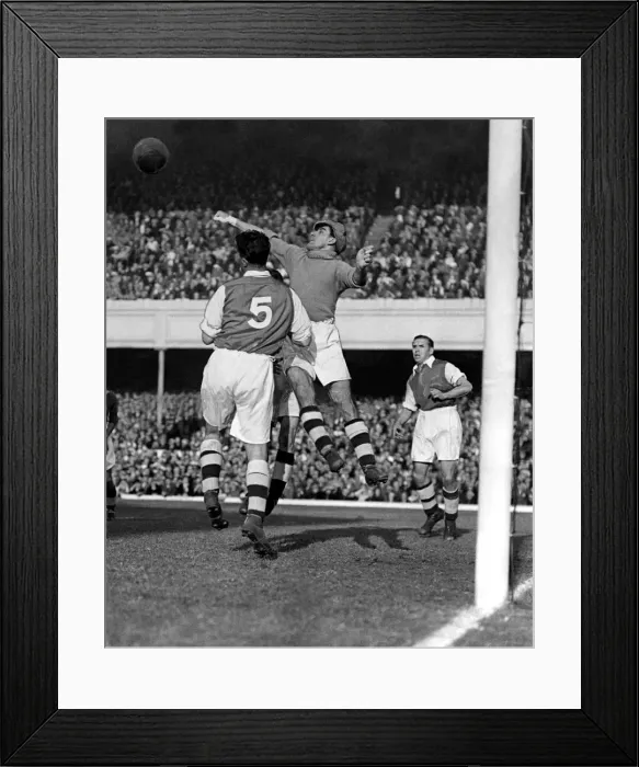 Framed Print : Sport - Football - Arsenal - George Swindin, the Arsenal goalkeeper punches the ball Framed Print : Sport - Football - Arsenal - George Swindin, the Arsenal goalkeeper punches the ball