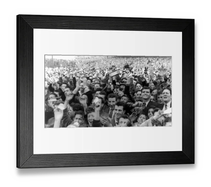 Framed Print : Jubilant crowds celebrate Cardiff Citys 1-0 defeat of Aston Villa in front of a 55