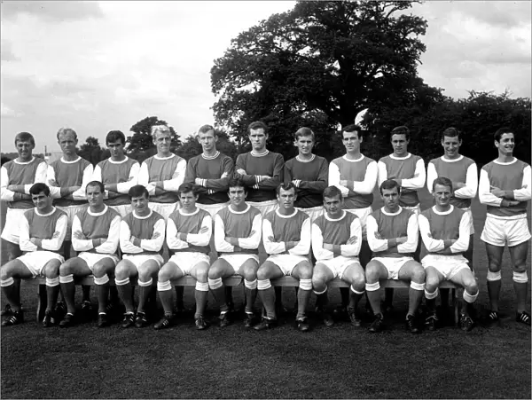 Sport - Football - Arsenal - 1965-66 - Team - Back Row - Left to Right