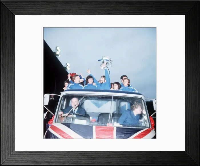 Framed Print : Rangers players parade around Ibrox Park on lorry with the European Cup Winners Cup Framed Print : Rangers players parade around Ibrox Park on lorry with the European Cup Winners Cup