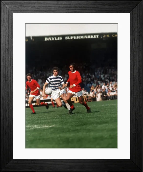 Framed Print : George Best Manchester United football Framed Print : George Best Manchester United football