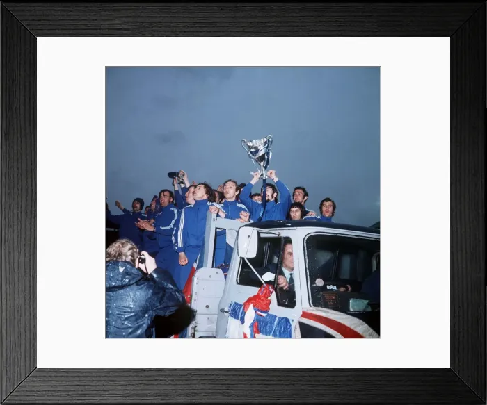 Framed Print : Rangers players parade around Ibrox Park on lorry with the European Cup Winners Cup Framed Print : Rangers players parade around Ibrox Park on lorry with the European Cup Winners Cup