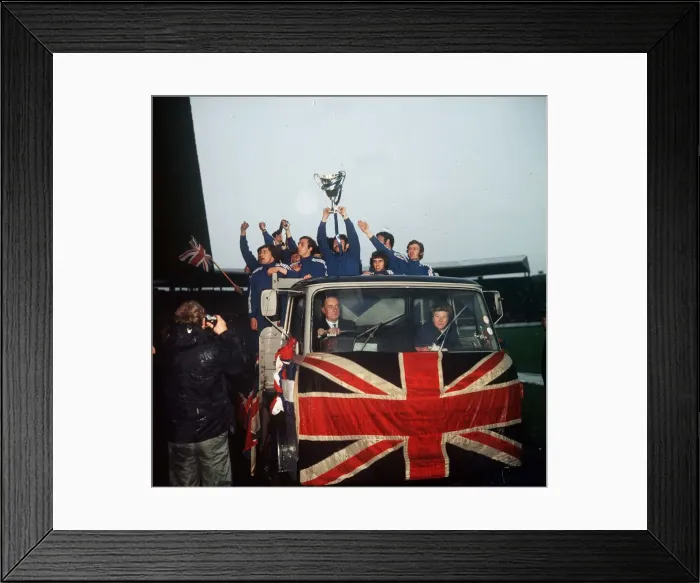 Framed Print : Rangers players parade around Ibrox Park on lorry with the European Cup Winners Cup Framed Print : Rangers players parade around Ibrox Park on lorry with the European Cup Winners Cup