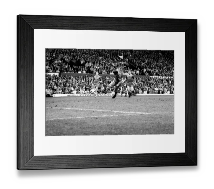 Framed Print : Liverpool v. Chelsea. May 1985 MF21-04-004 The final score was a four three Framed Print : Liverpool v. Chelsea. May 1985 MF21-04-004 The final score was a four three